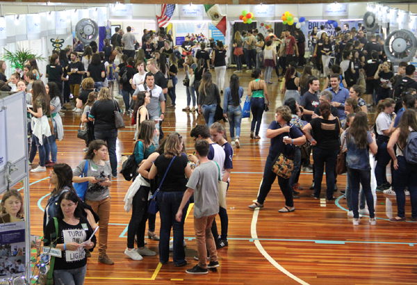 Mostra de Cursos no Ginásio Pedagógico
