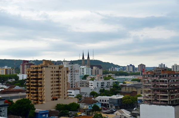 Há duas opções de vista nas coberturas duplex. São vistas para a Cruz e a Catedral, e para o Lago Dourado e o pôr do sol