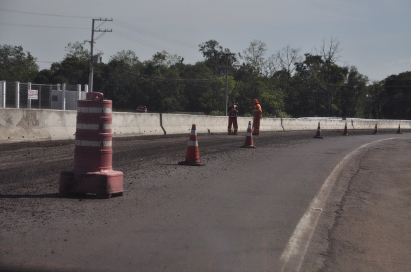 Em pleno domingo foi possível ver trabalhadores no local