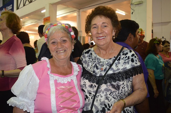 Nelsi Regina Blanck (à dir) com a amiga Laura Behm (à esq)