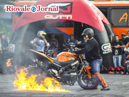 Entre as atrações que acontecem no Parque da Oktoberfest nesse sábado e domingo, está apresentação inédita do Motoqueiro Fantasma