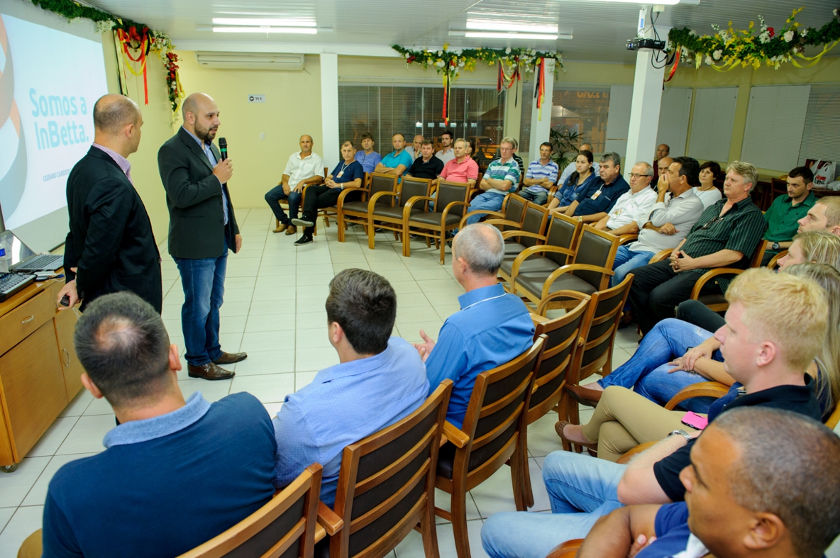 Palestra ocorre na abertura