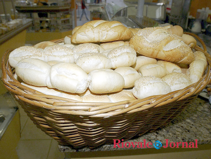 Além da carne bovina, o pão francês contribuiu para a redução do valor