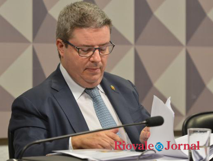 Sem surpresas, o parecer de Anastasia defende a continuidade do processo de impeachment no Senado