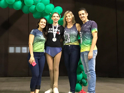 Técnica Letícia Borba, Ana Laura Hoppe (vencedora de dois ouros), técnica Regina Käfer e Leonardo Azambuja