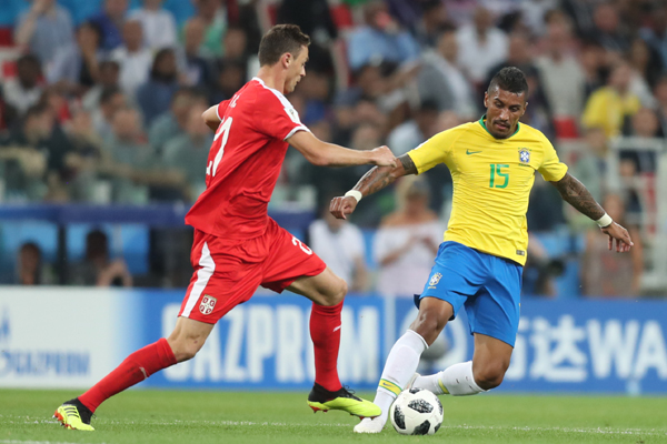 Paulinho marcou o primeiro gol do Brasil contra a Sérvia