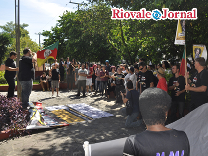 Ato encerrou em frente a 6ªCRE com plenária dos professores