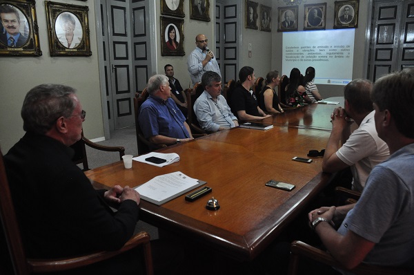 Secretário de Meio Ambente, Vanir Ramos, apresentou o decreto e seus artigos