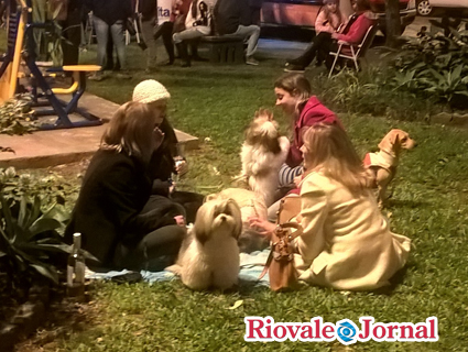 Cães também marcaram presença no piquenique
