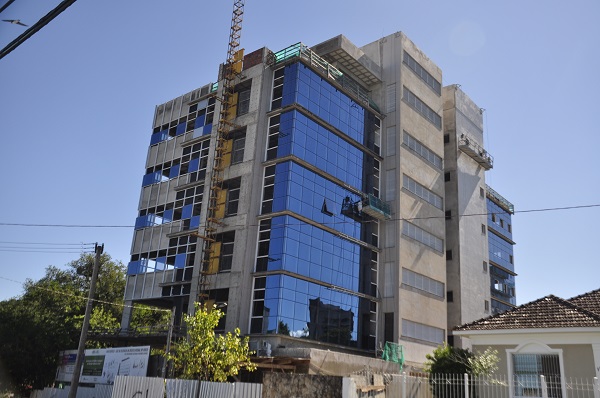  Construção já muda a paisagem na Rua Gaspar Silveira Martins