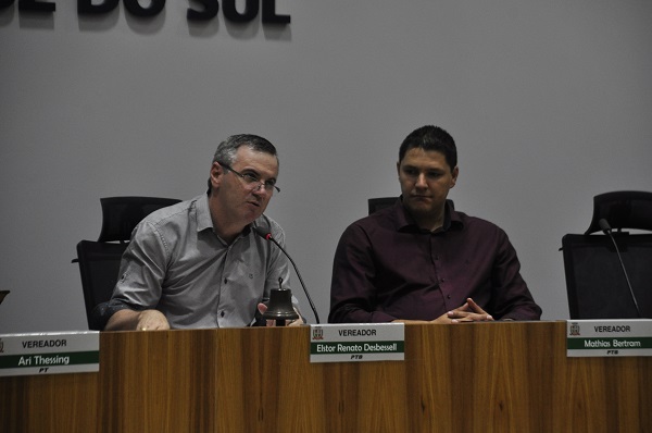 O presidente da Comissão de Finanças e Orçamento, vereador Elstor Desbessell (PTB)