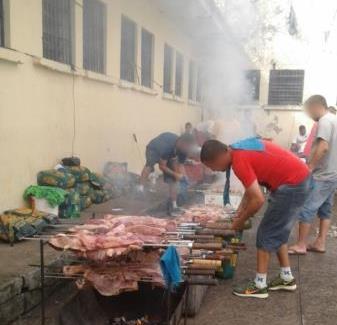 Churrasco foi pago pelas famílias dos apenados 