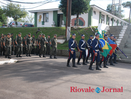 Militares se reuniram no Pátio do Regimento Gomes Carneiro para comemorar o Dia do Exército