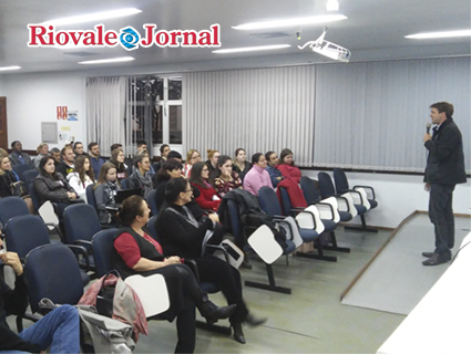 Rafael Sittoni Goelzer palestrou para alunos, egressos e comunidade