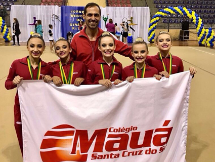 Ginástica rítmica do colégio, sob comando técnico de Rafael Luz, saiu-se muito bem em torneio no Paraná