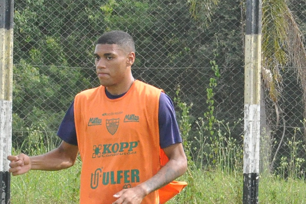 Atacante Ramon é outra cara nova