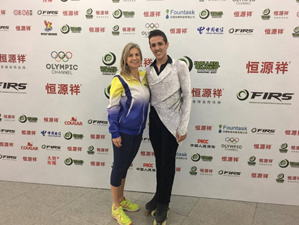 A técnica Regina Käfer e o atleta Leonardo Machado Azambuja, ambos do Pattins Sul