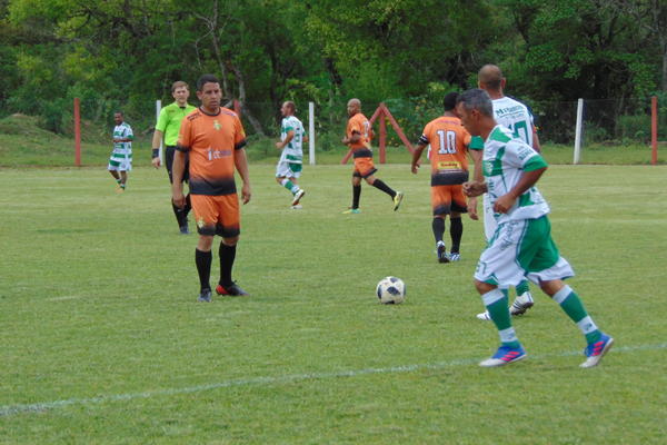 Residencial Santo Antônio (uniforme laranja) tem grande chance de estar na semifinal