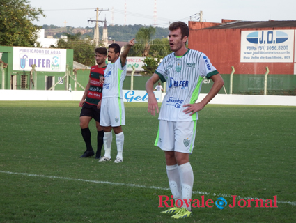 Zagueiro Roger se despede do Avenida hoje