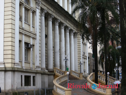 Servidores celetistas vinculados às fundações vem recebendo em dia