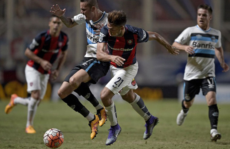 Tricolor saiu atrás mas buscou o empate na Argentina