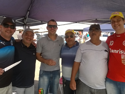 O santa-cruzense Cristiano Spindler (camisa do Inter) conta que é a terceira vez que acompanha a Fórmula Truck