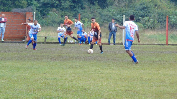O Residencial Santo Antônio (uniforme laranja) é uma das equipes que vai estar em campo no final de semana