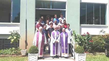 Grupo de jovens que fará parte do Seminário