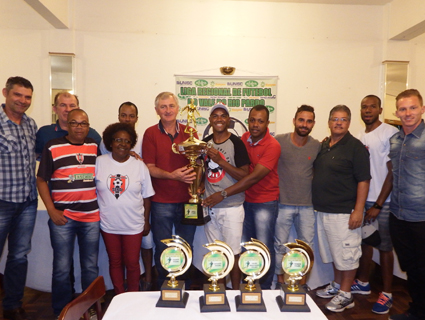 Senai recebeu a taça de campeão