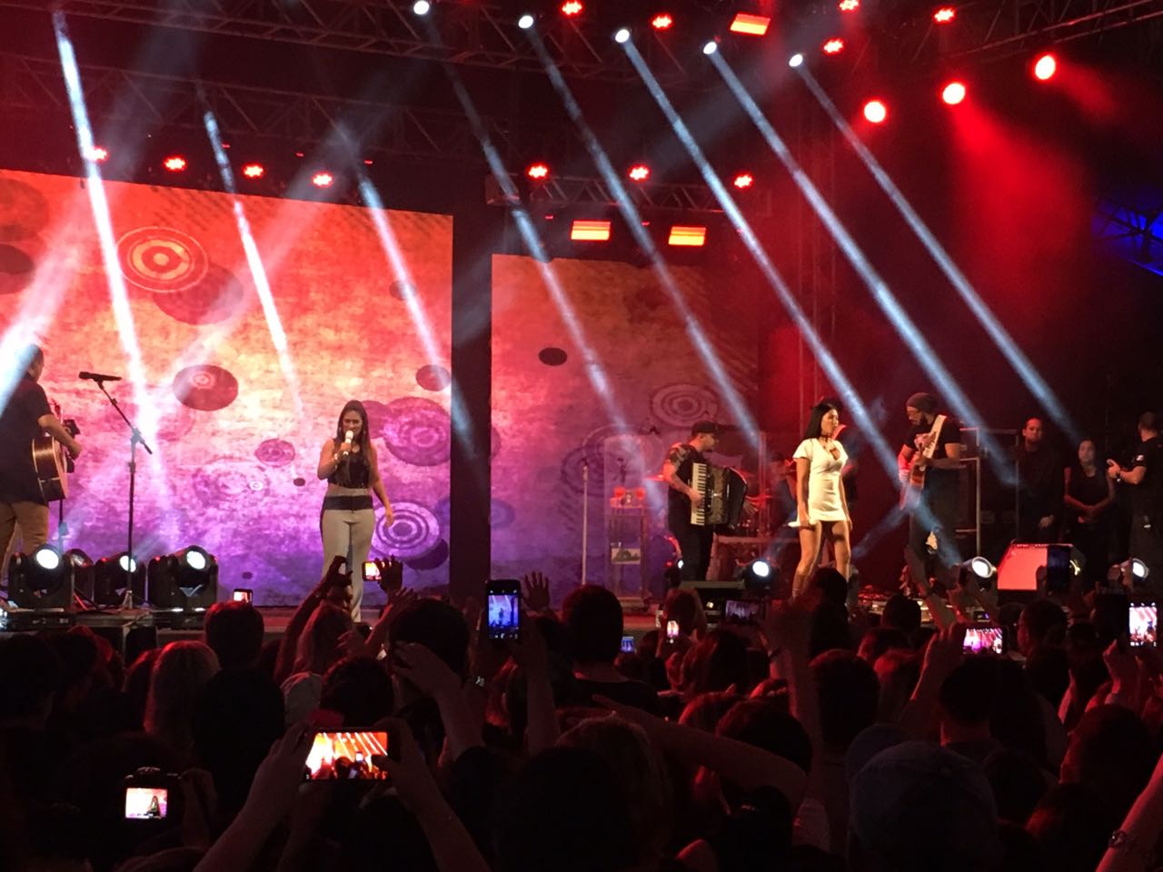 Show das Coleguinhas durou uma hora e meia e agitou o público
