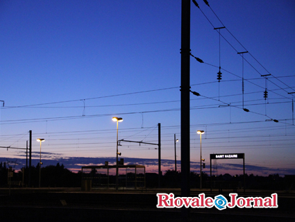 Sobre sete ondas verdes espumantes é um road movie poético