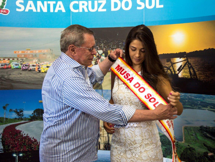 Telmo Kirst e a candidata Angélica Beckenkamp