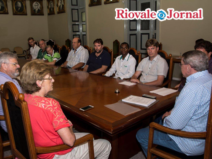 De acordo com o prefeito e secretários, a instalação das luzes é parte de um processo de modernização do campo do Flamengo