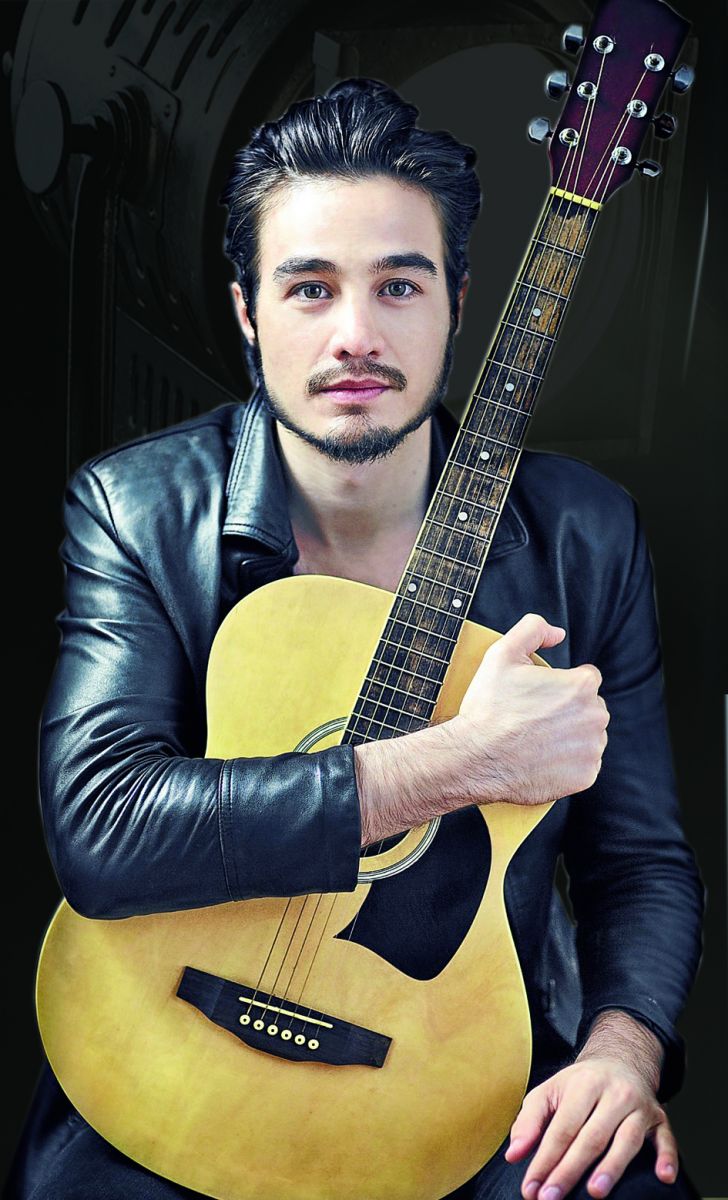 Tiago Iorc é cantor, compositor, instrumentista e produtor