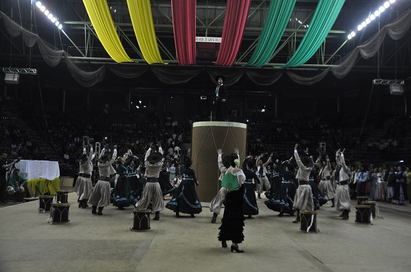 O CTG Tiarayú, vencedor do Enart 2016, apresentou a coreografia vencedora da última edição