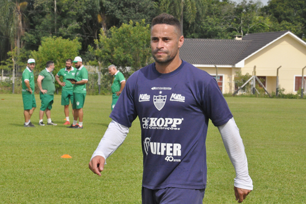 Tito é das caras novas no elenco