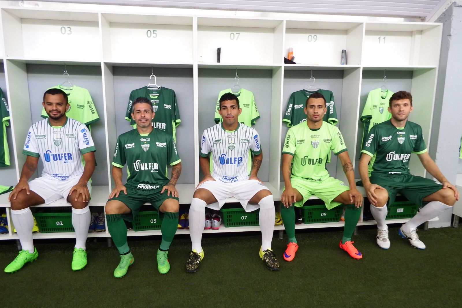 Uniforme 2016 foi apresentado no vestiário remodelado