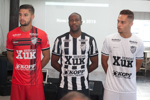 Durante a comemoração dos 106 anos, clube apresentou novos uniformes