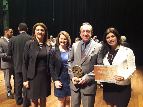 Representaram a Unimed VTRP, a gerente de Desenvolvimento Marta Saling, a Coordenadora de Gestão da Sustentabilidade Jelci Danielli, o presidente da Cooperativa, médico Aldo Pricladnitzki e a colaboradora Patrícia Aguiar