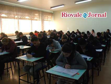 Vestibulandos tiveram 4 horas para realizar a prova