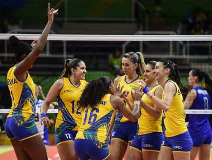 Vôlei feminino do Brasil está invicto e jogará quartas de final