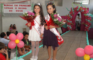 Escolha brotinhos Polivalente e comemorando com Gabriel