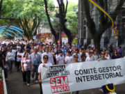Caminhada marca luta pelos direitos da mulher e homenagem a Francine Ribeiro