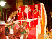 Desfile natalino encanta o público