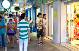 Algumas lojas não abrem na segunda-feira