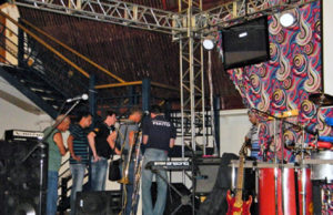 Estrutura energizada causou morte do cantor Junior Knak