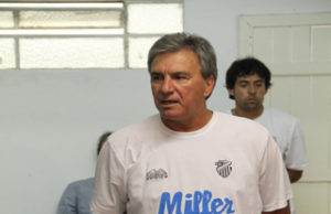 Galo perde em Canoas e muda de técnico