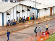 200 operários param obras na Philip Morris