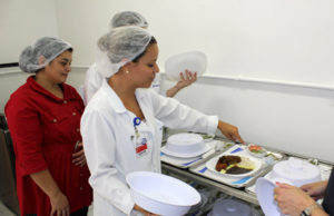 Hospital Universitário de Canoas conhece serviço de nutrição do HSC