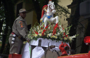 Templo de Umbanda faz homenagem a São Jorge